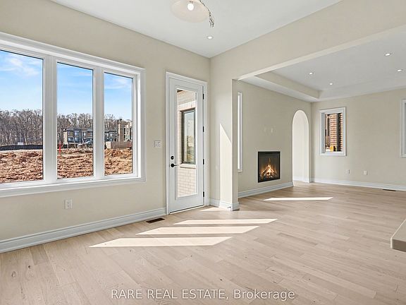 5th image of 1236 Queens Plate Rd W