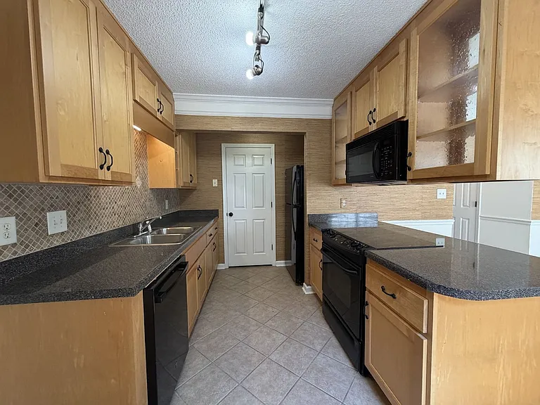 109 Tamara Ct — Photo 7