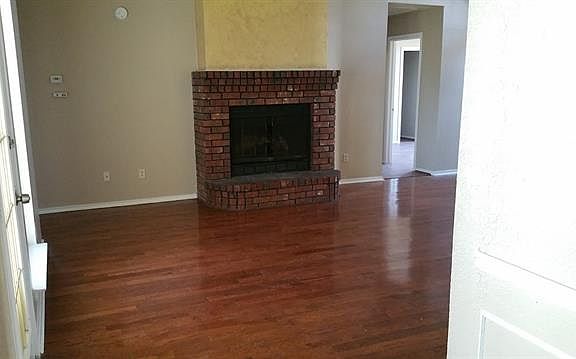 4th image of 817 W Lynn Creek Dr