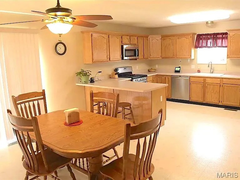 347 Logan Dr — Photo 7