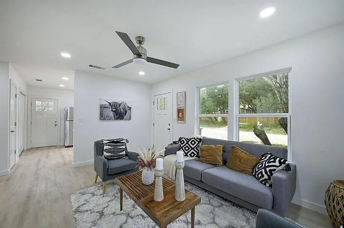 11403 Leander St — Photo 4