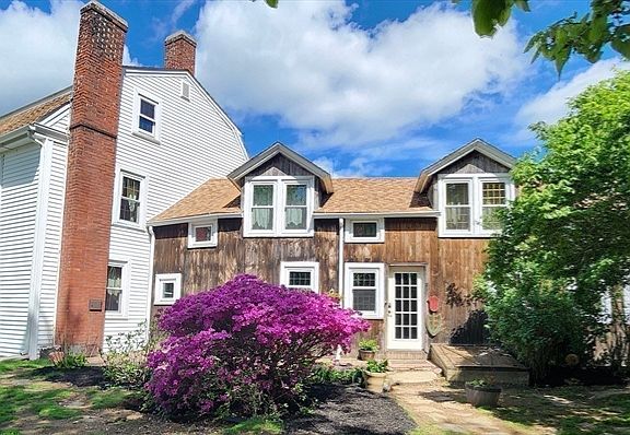 3rd image of 5 Putnam Hill Rd