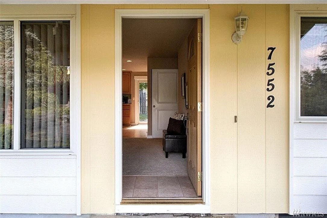 3 bed, 1010 sqft, $3,399 — Photo 2