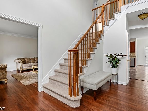 3rd image of 10 Princeton Highlands Blvd