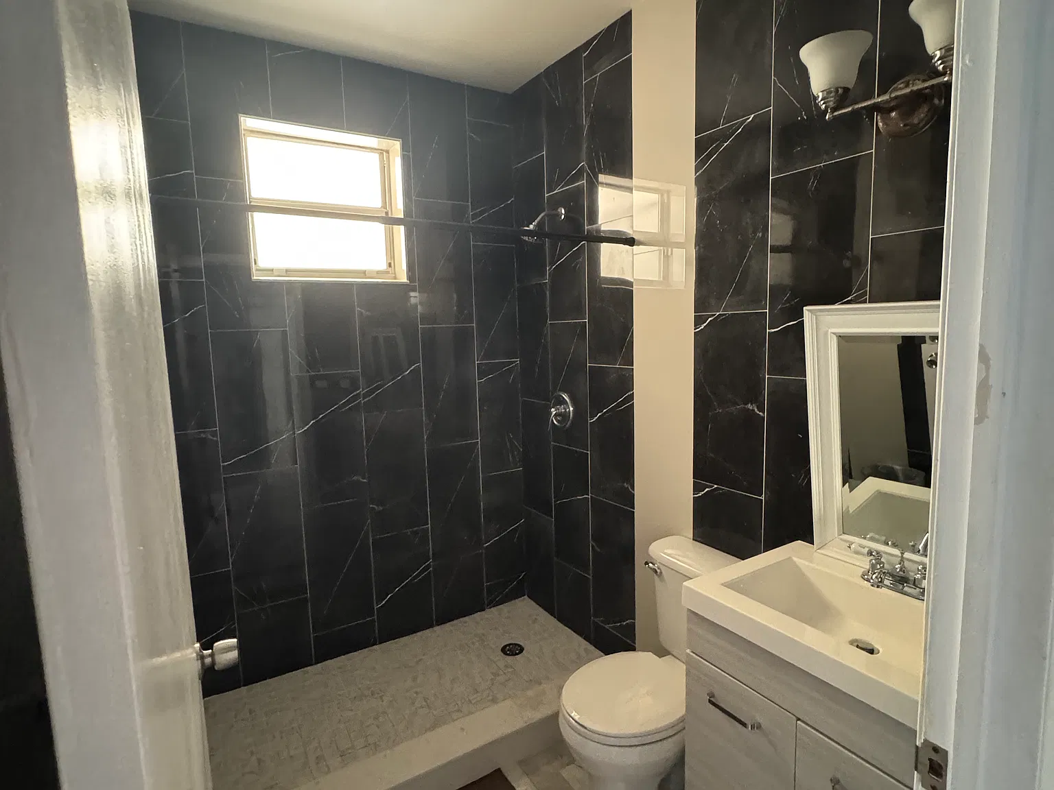 4 bed, 1250 sqft, $3,100 — Photo 4
