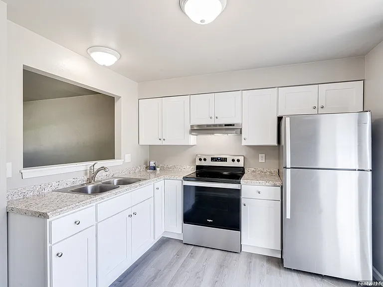 1327 Trader Rd. — Photo 2