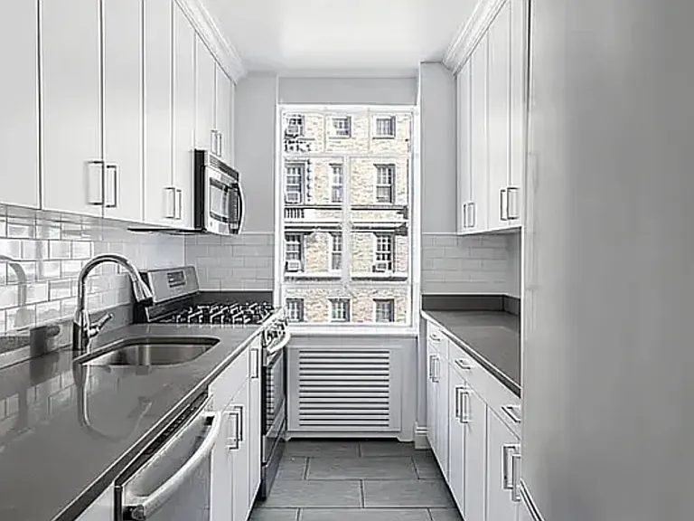 20 5th Ave #8E — Photo 5