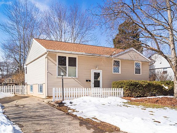 3rd image of 209 Prince Of Wales Dr