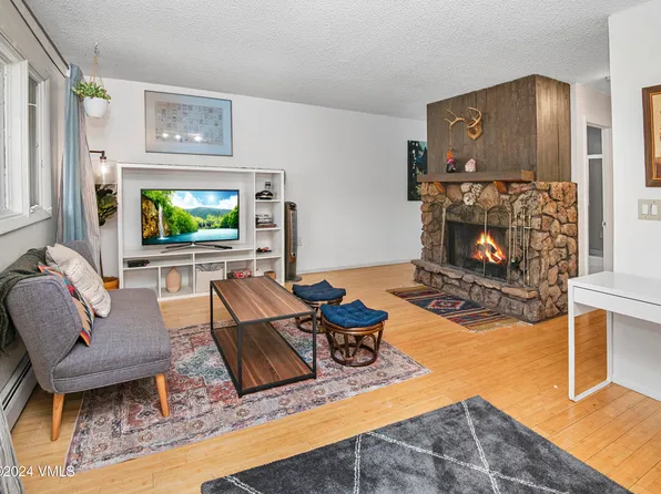 2448 Garmisch Dr APT 8, Vail, CO 81657