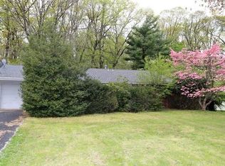 15 Stockton Rd, Kendall Park, NJ 08824