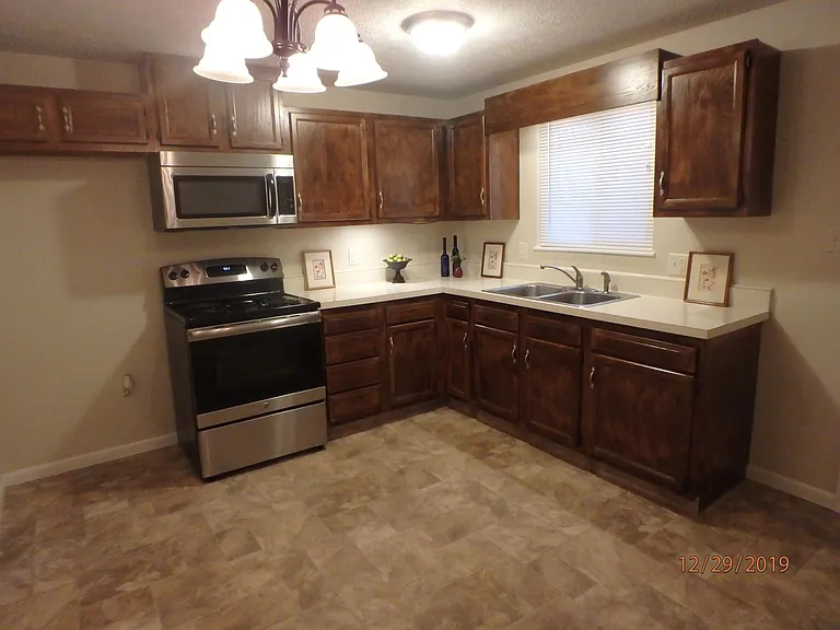53 Gloria Ave — Photo 7