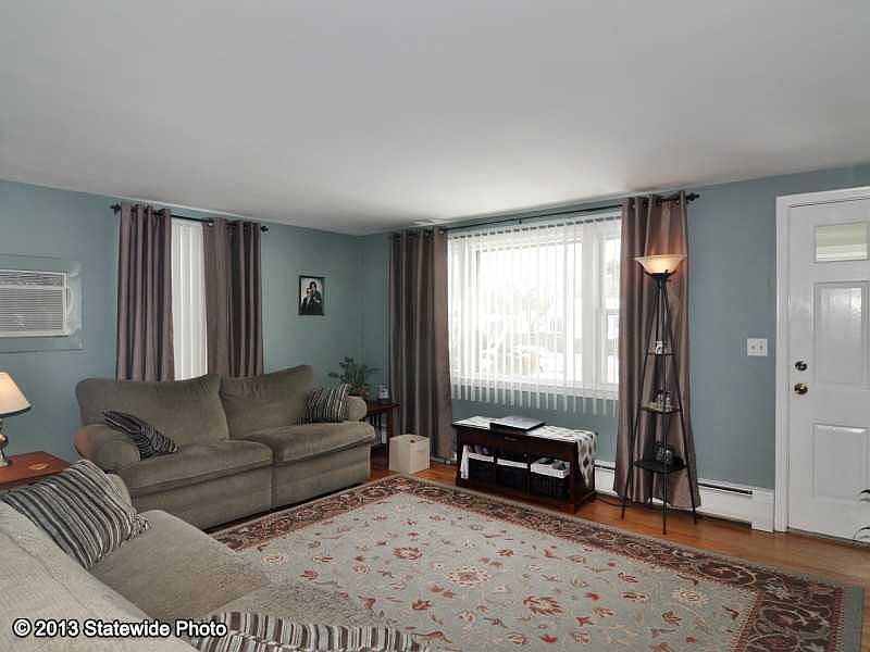 1st image of 265 Easton Ave