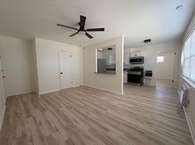 220 North Fillmore Street, 6