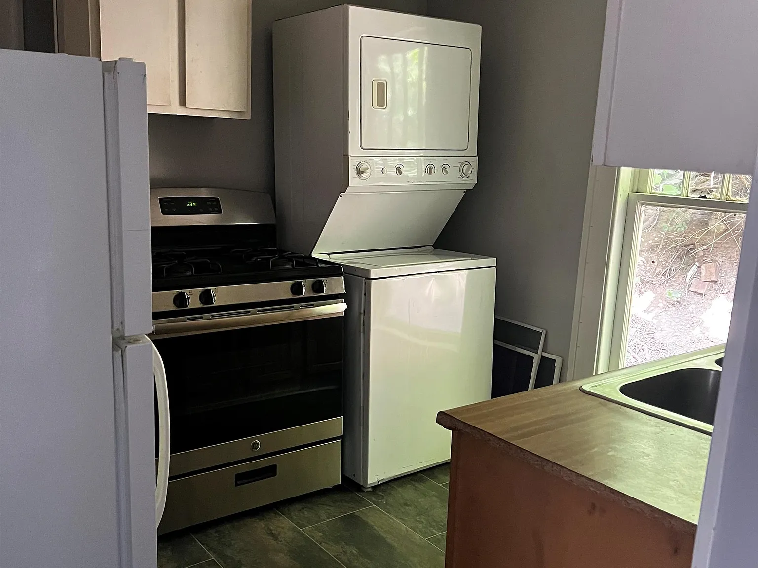 8 Foster Place - Single House — Photo 3