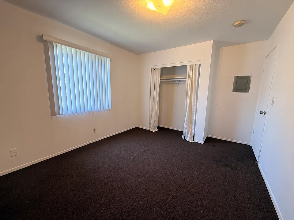 1646 N Hoover St #2-3