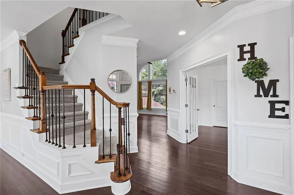 5 bed, 3.5 bath, 3205 sqft, $3,950 — Photo 2