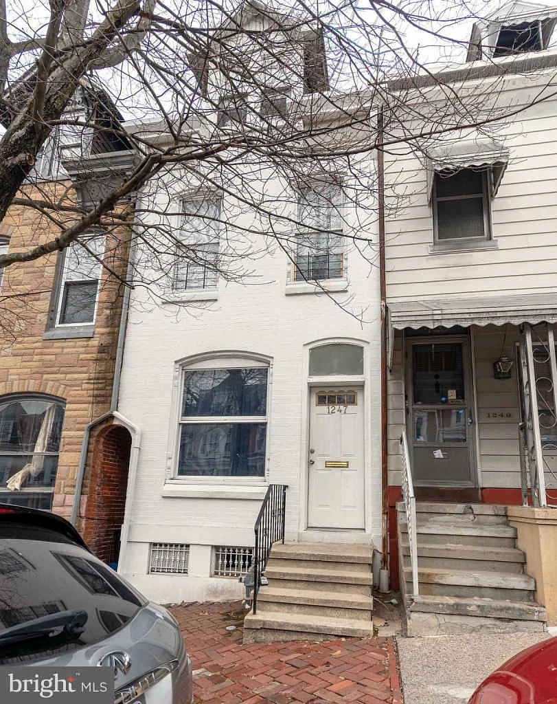 1247 Buttonwood St photo 1