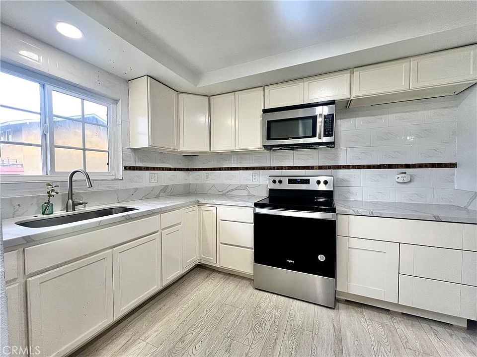 1st image of 624 S Sullivan St APT 15D