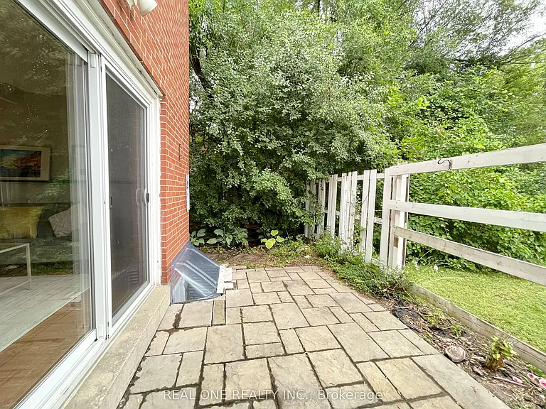 290 Westcourt Pl — Photo 32