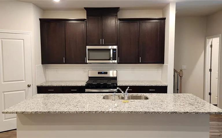 112 Cedar Ln — Photo 3