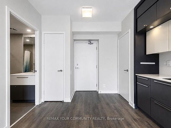 2nd image of 15 Grenville St #2711
