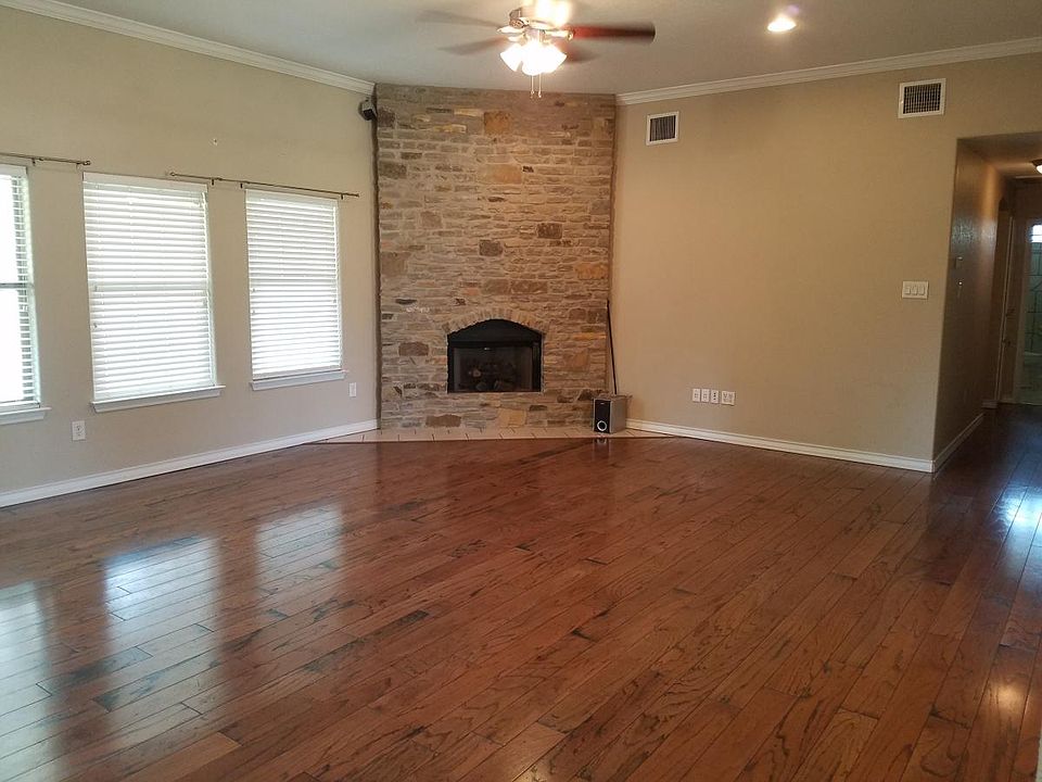 2nd image of 1202 Concord Ln