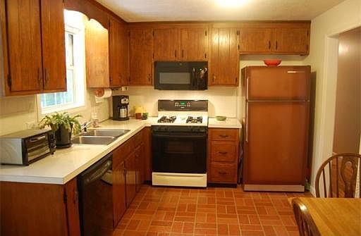 5th image of 27 Greenview Dr