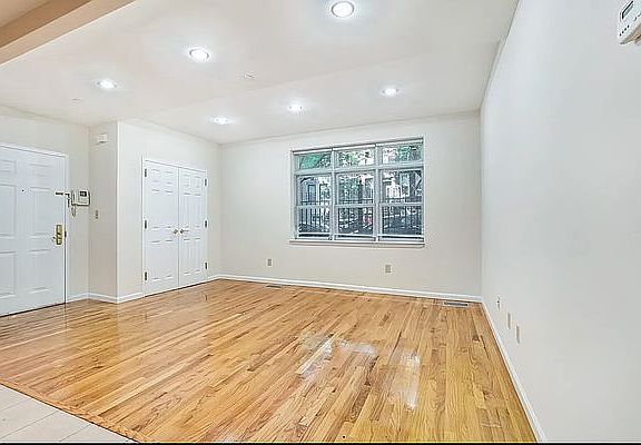 4th image of 608 President St APT 1A