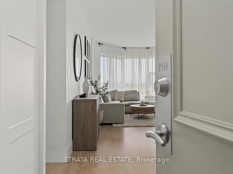 20 Dean Park Rd #Penthouse 8 — Photo 2