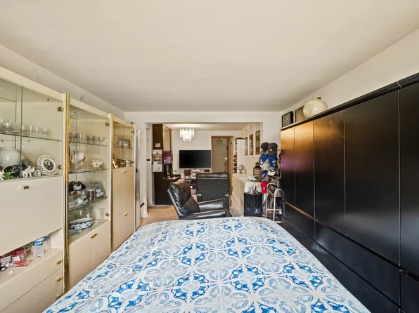 211-02 75th Avenue image 4 of 16