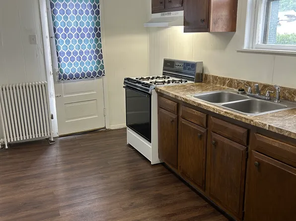 106 S 2nd St #2, Saint Clair, PA 17970