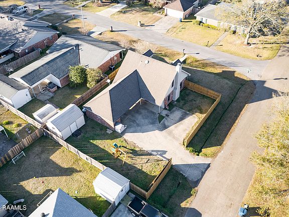 4th image of 130 Village Green Dr