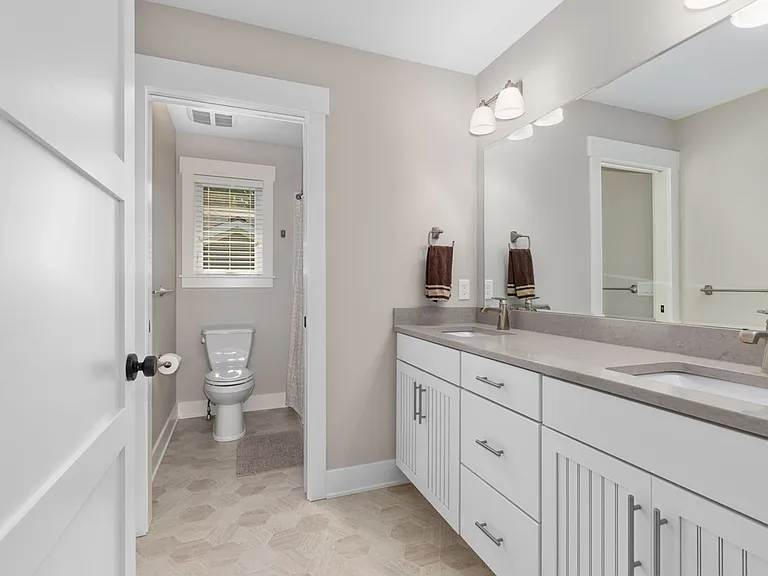 7002 Silver Lake Dr NE — Photo 21