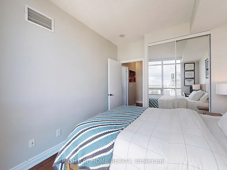 231 Fort York Blvd #2309 — Photo 15