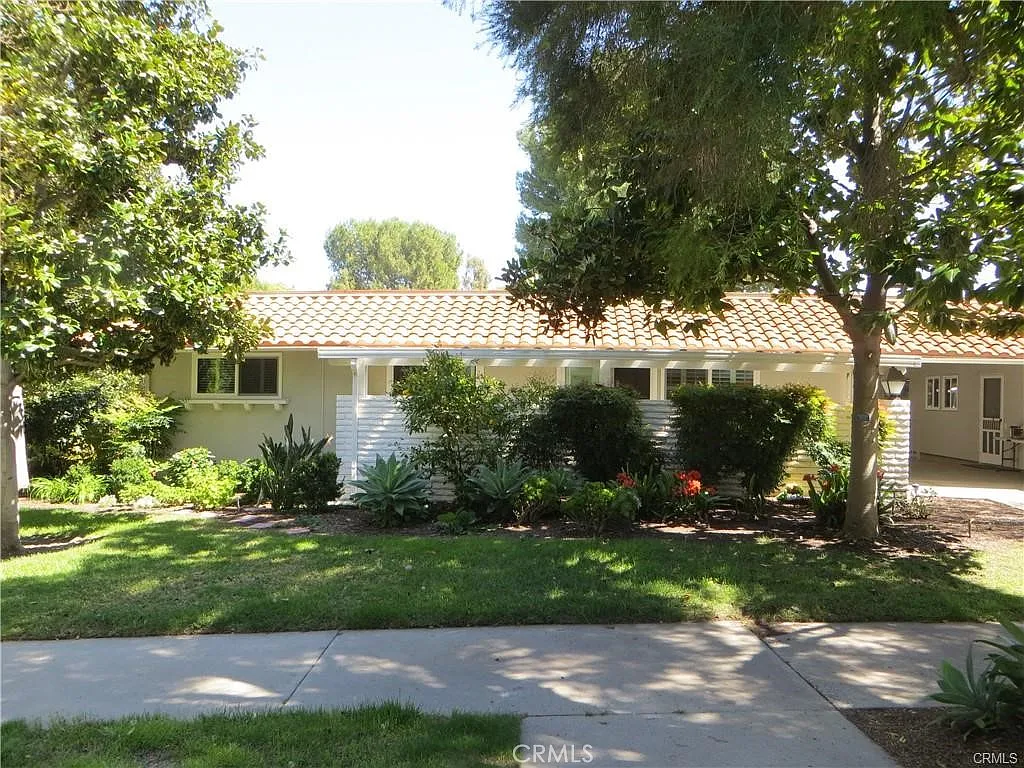 2 bed, 1010 sqft, $3,000 — Photo 1