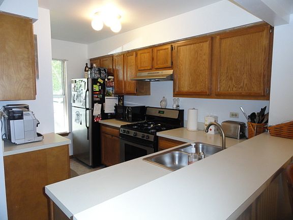 4th image of 136 E Shag Bark Ln