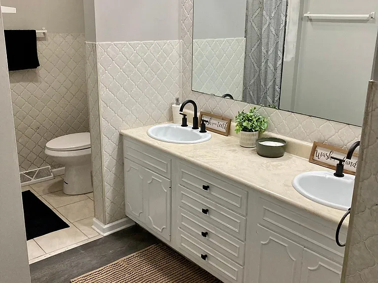 400 W 70th Pl #1 — Photo 4