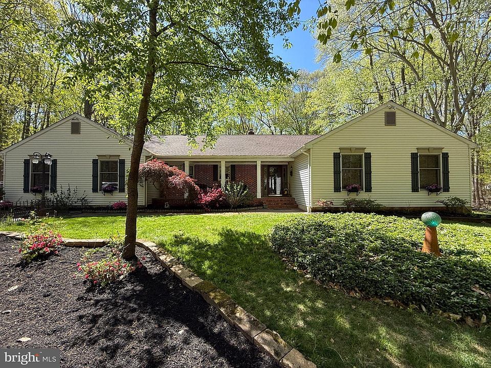 1st image of 7 Laurel Dr