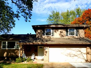 1115 Parc Dr, Papillion, NE 68046