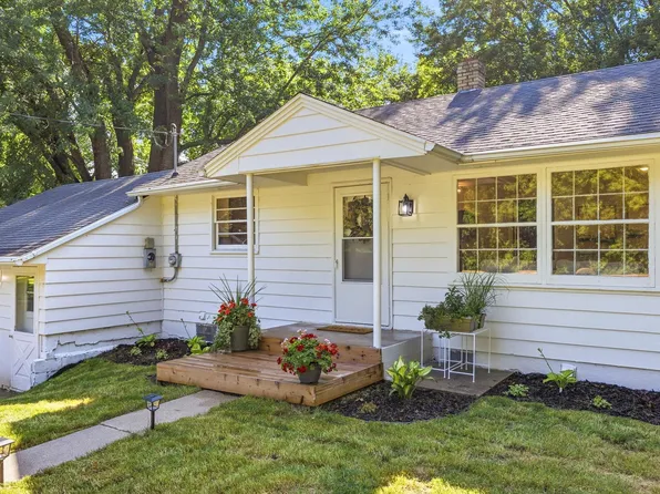 985 Sunnyfield Rd N, Mound, MN 55364
