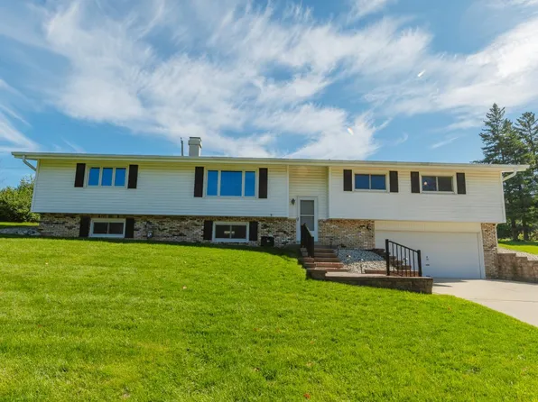 W222N8168 Plainview PARKWAY, Lisbon, WI 53089