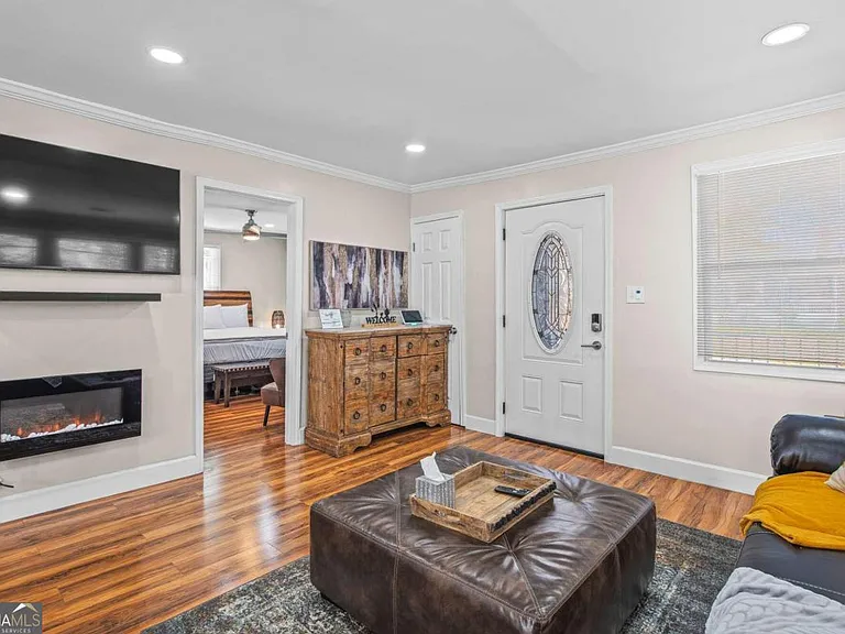 1298 Douglas St SW #A — Photo 11
