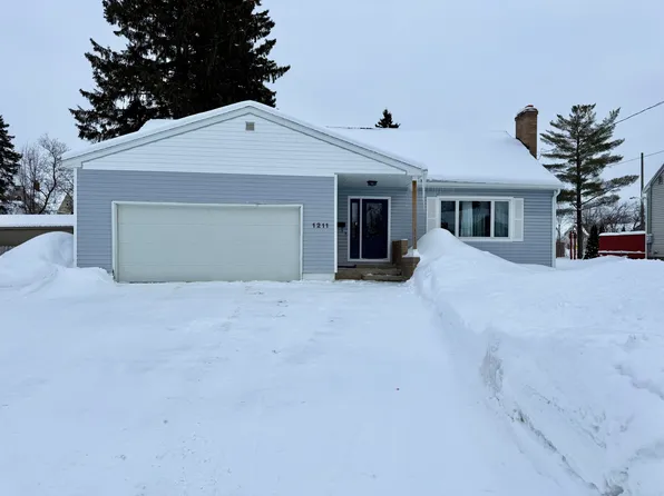 1211 Augusta St, Sault Sainte Marie, MI 49783