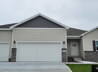 8913 Alexandra Rd, Springfield, NE 68157