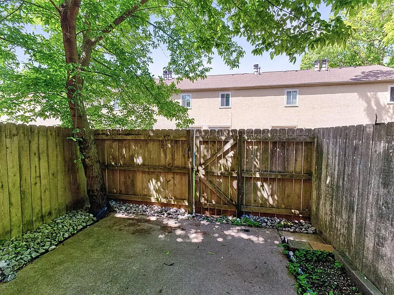 6477 Brookedge Ct — Photo 37