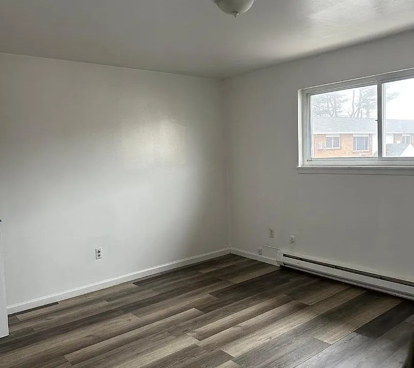 79 Yaun Ave #3