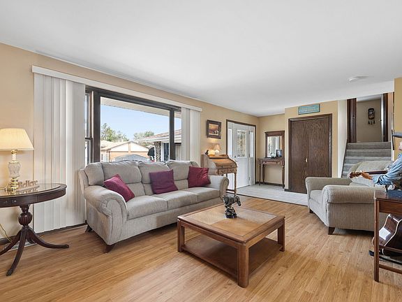 5th image of 80 Frances Ln