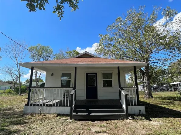 700 & 708 3rd St, Edna, TX 77957