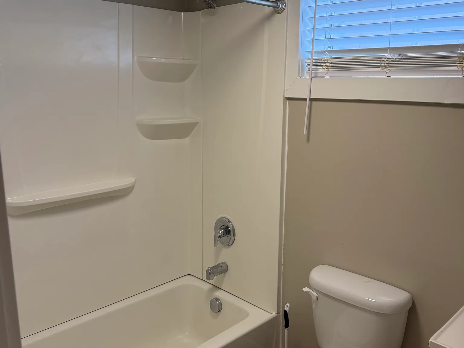 4 bed, 1780 sqft, $1,975 — Photo 4