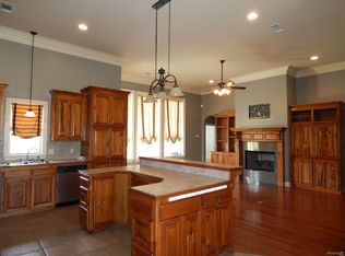 7004 Lakecrest Dr, Zachary, LA 70791